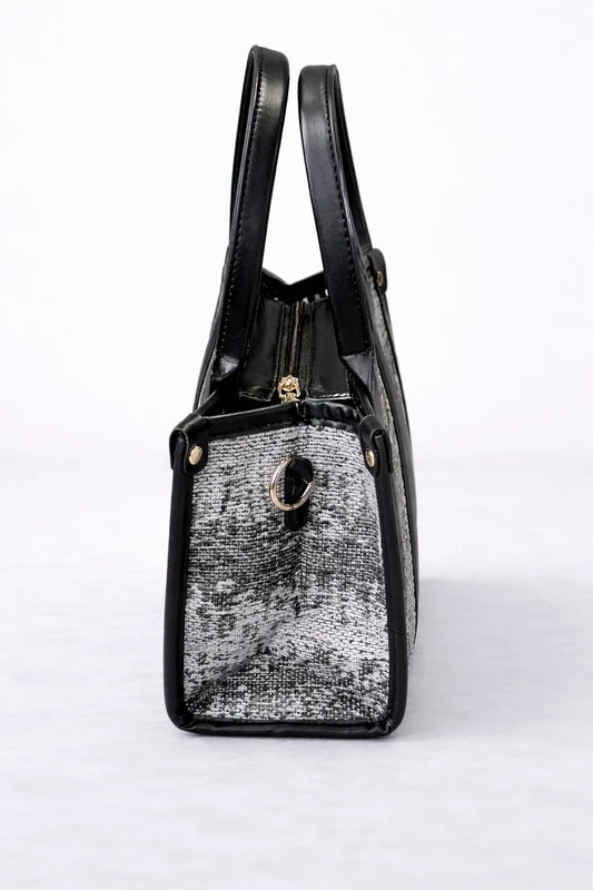 The Totebag – Zwart/Wit met Gouden Accenten – Compact en Getailleerd
