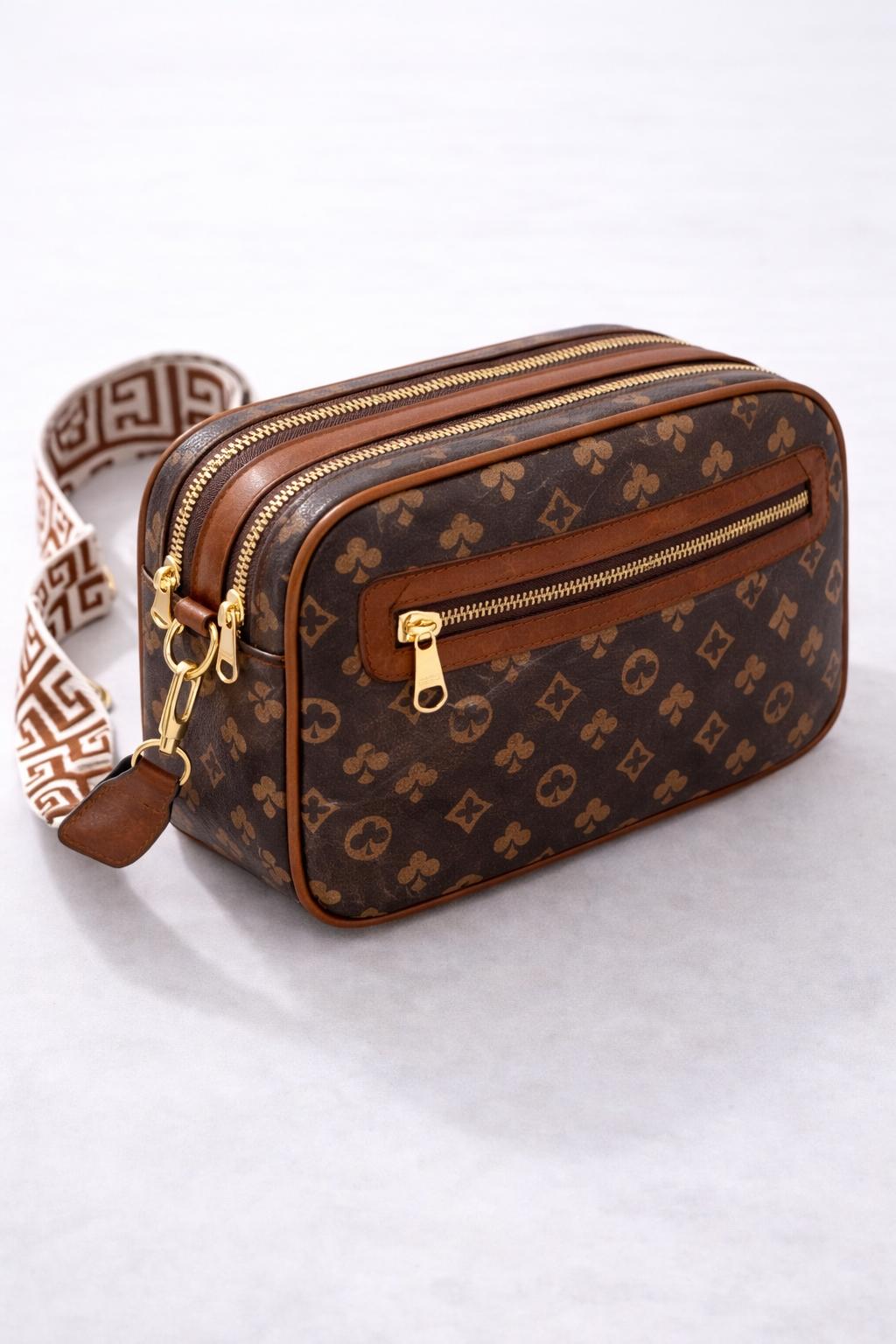 Bruine Schouder/crossbodytas met Kaartenpatroon – Verstelbare Riem