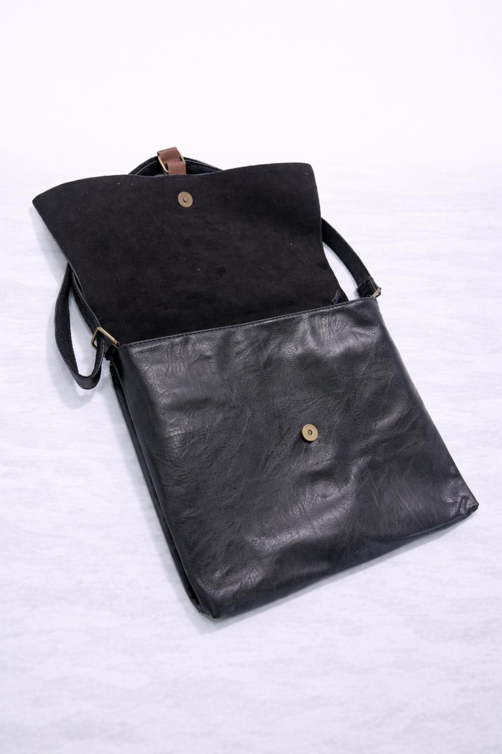 Zwarte Messenger Tas – Tijdloos Italiaans Design